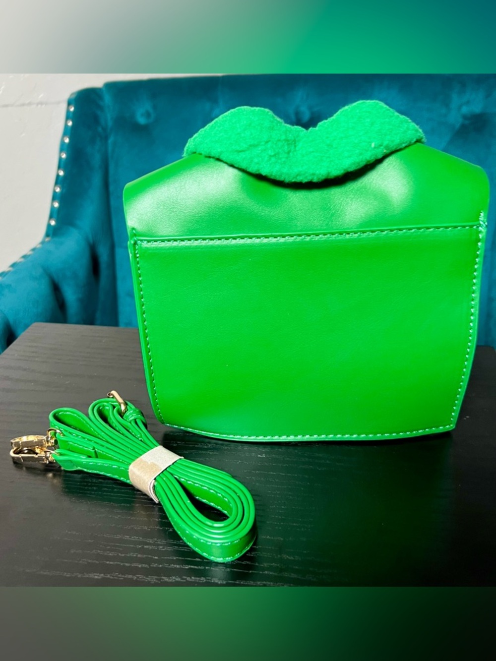 Vibrant Green Faux Leather Jacket-Shaped Crossbody Bag with Removable Strap NWOT - Picture 3 of 7